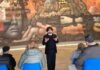 Médicos Mayores comenzaron ciclo cultural con visita a tradicional mural de la Casa del Arte