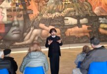 Médicos Mayores comenzaron ciclo cultural con visita a tradicional mural de la Casa del Arte